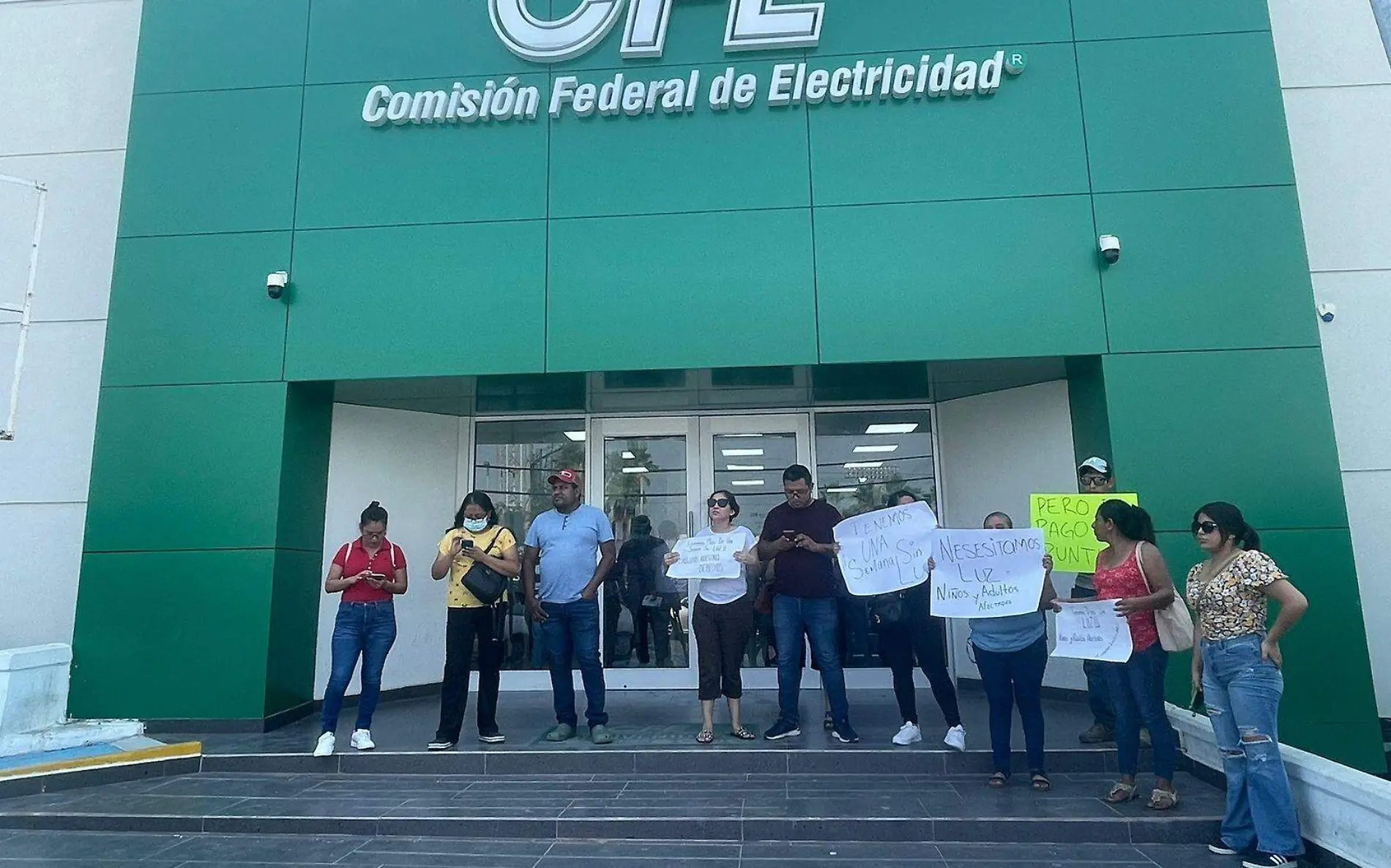 Tras 8 días sin energía, se manifiestan contra CFE en frontera de Tamaulipas